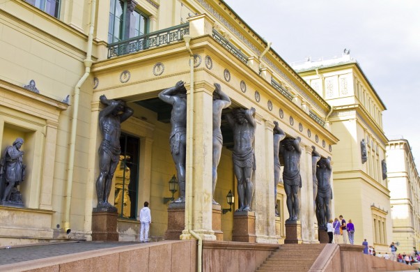 Sculptures d'atlantes Entrée du Nouvel Ermitage