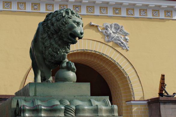 Lions sur le quai d'Amirauté