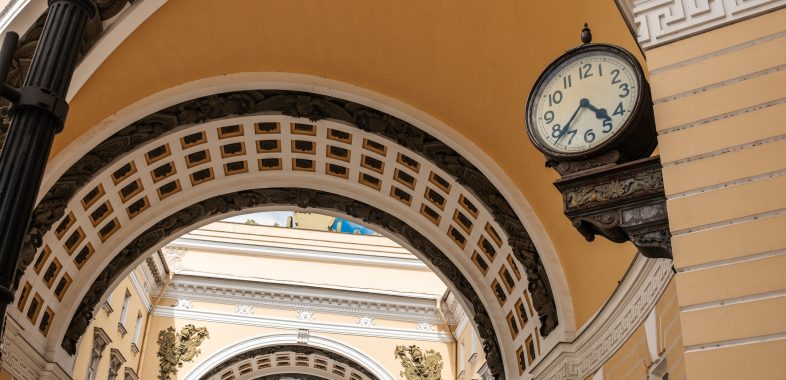 L'arc à l'entrée du Palais de l'Etat-Major